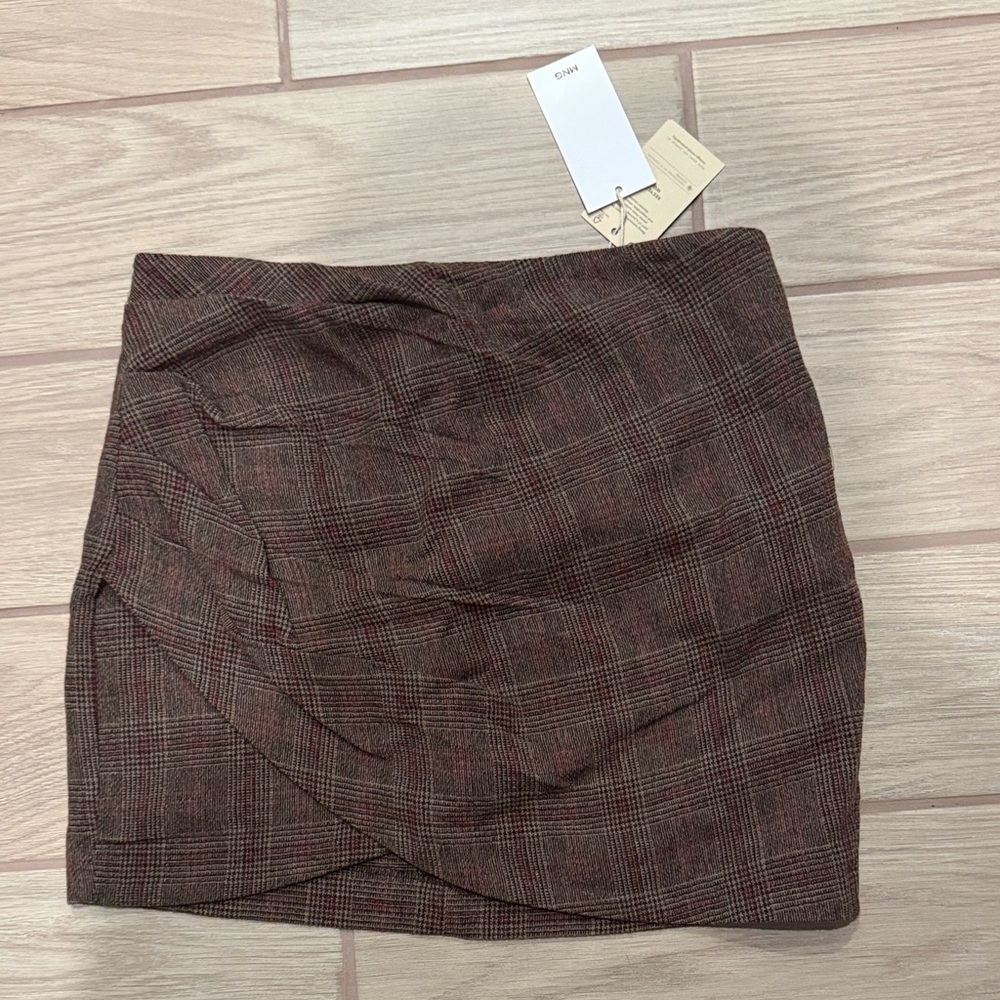 Chic Checkered Mini Skirt in Brown and Black with zipper